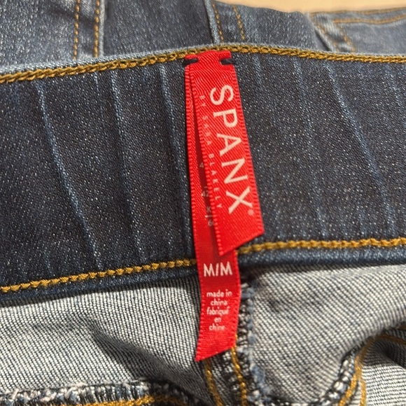 SPANX Sz M Pull On Jeans Skinny Distressed Mid-Wash Raw Hem High Raise Denim NEW - Picture 14 of 14